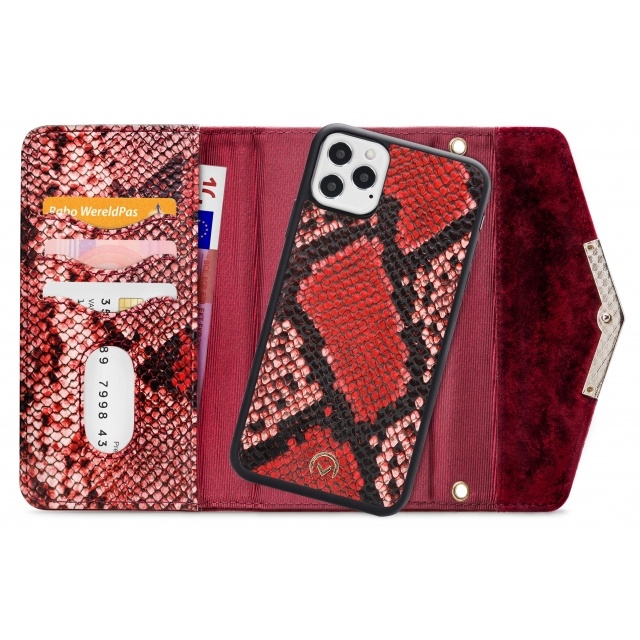 Mobilize Mobilize 2in1 Velvet Clutch Hoesje voor iPhone 12 / 12 Pro - Red Snake, foto 4 van 6