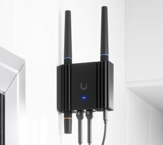 Ubiquiti Ubiquiti UniFi Mobile Router Ultra - 4G LTE Cat 4 Router