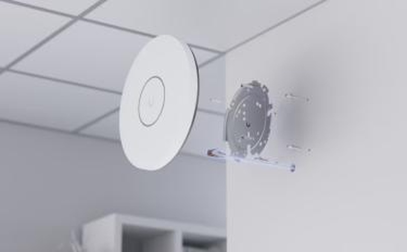 Ubiquiti Ubiquiti UniFi U7 Pro XG Wi-Fi 7 Tri-Band Access Point (10 GbE)