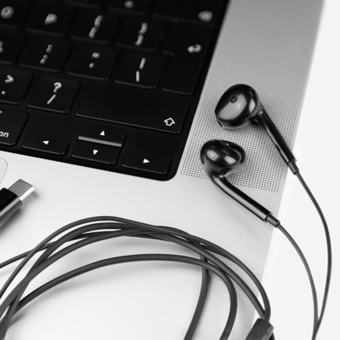 Mobilize Mobilize In-ear Stereo Headset with Remote USB-C Black