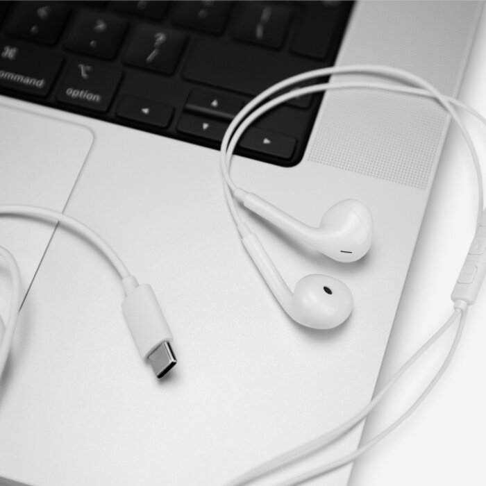 Mobilize Mobilize In-ear Stereo Headset with Remote USB-C White