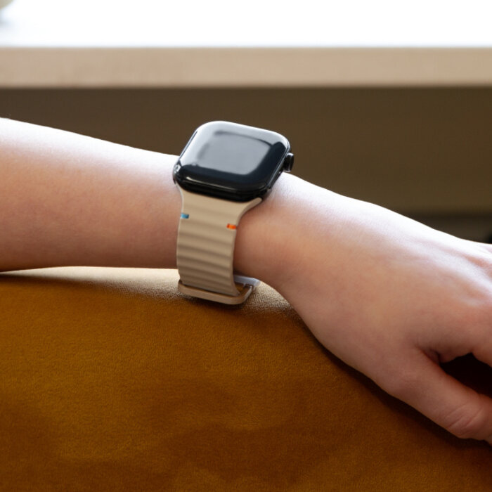 Mobilize Mobilize Silicon Watch Band - Buckle - for Apple 38/40/41/(Gen 10+) 42mm - Starlight