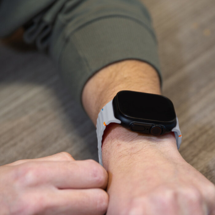 Mobilize Mobilize Silicon Watch Band - Buckle - for Apple 42 (Gen 1 t/m 3)/44/45/46/49mm - Grey