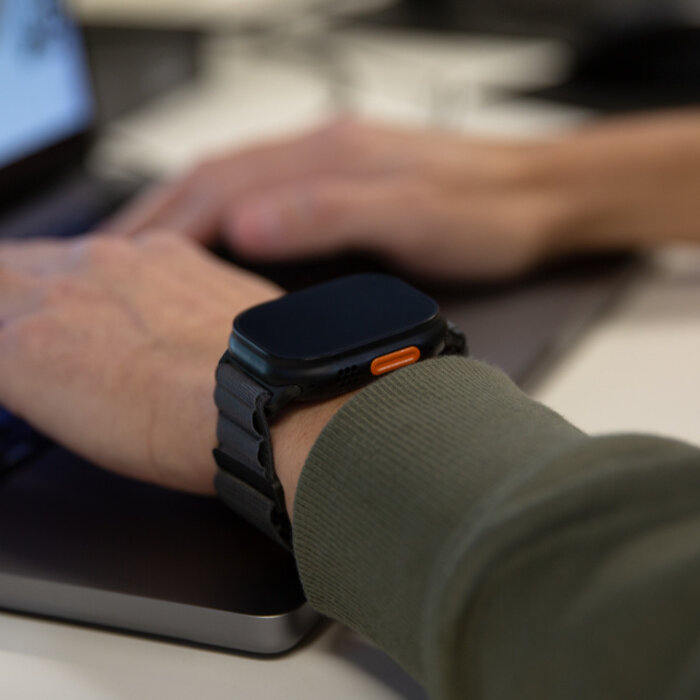 Mobilize Mobilize Nylon Watch Band - Alpine - Black Connector - for Apple 38/40/41/(Gen 10+) 42mm - Dark Grey