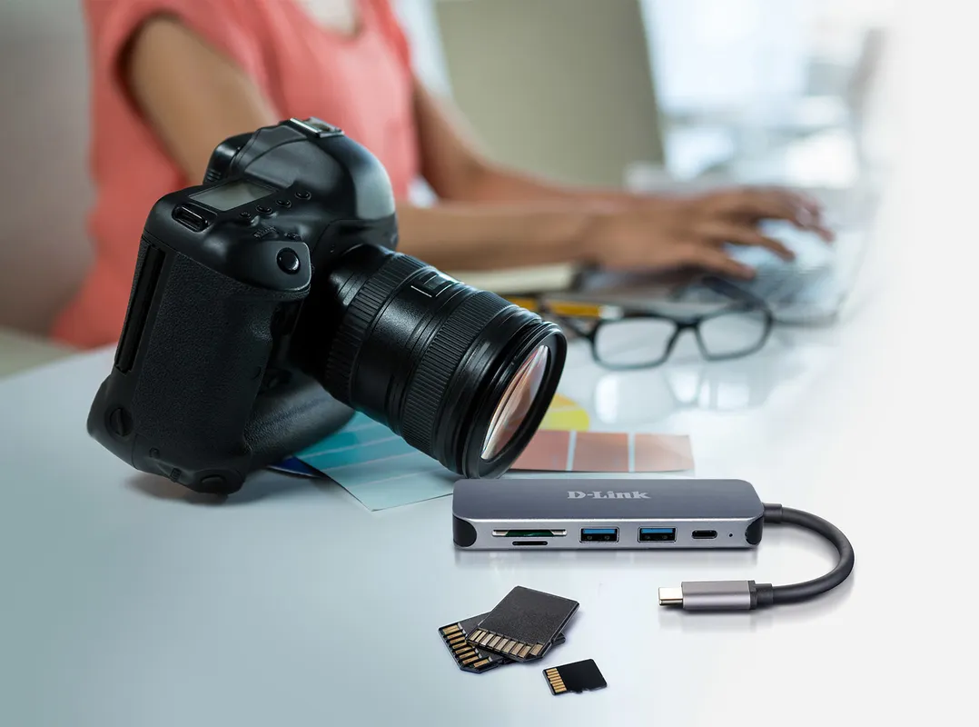 D-Link D-Link DUB-2325 USB-C Hub met SD/MicroSD Kaartlezer en USB 3.0