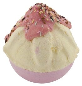 Bomb Cosmetics Bath Blaster 'Strawberry & Banana Milkshake'