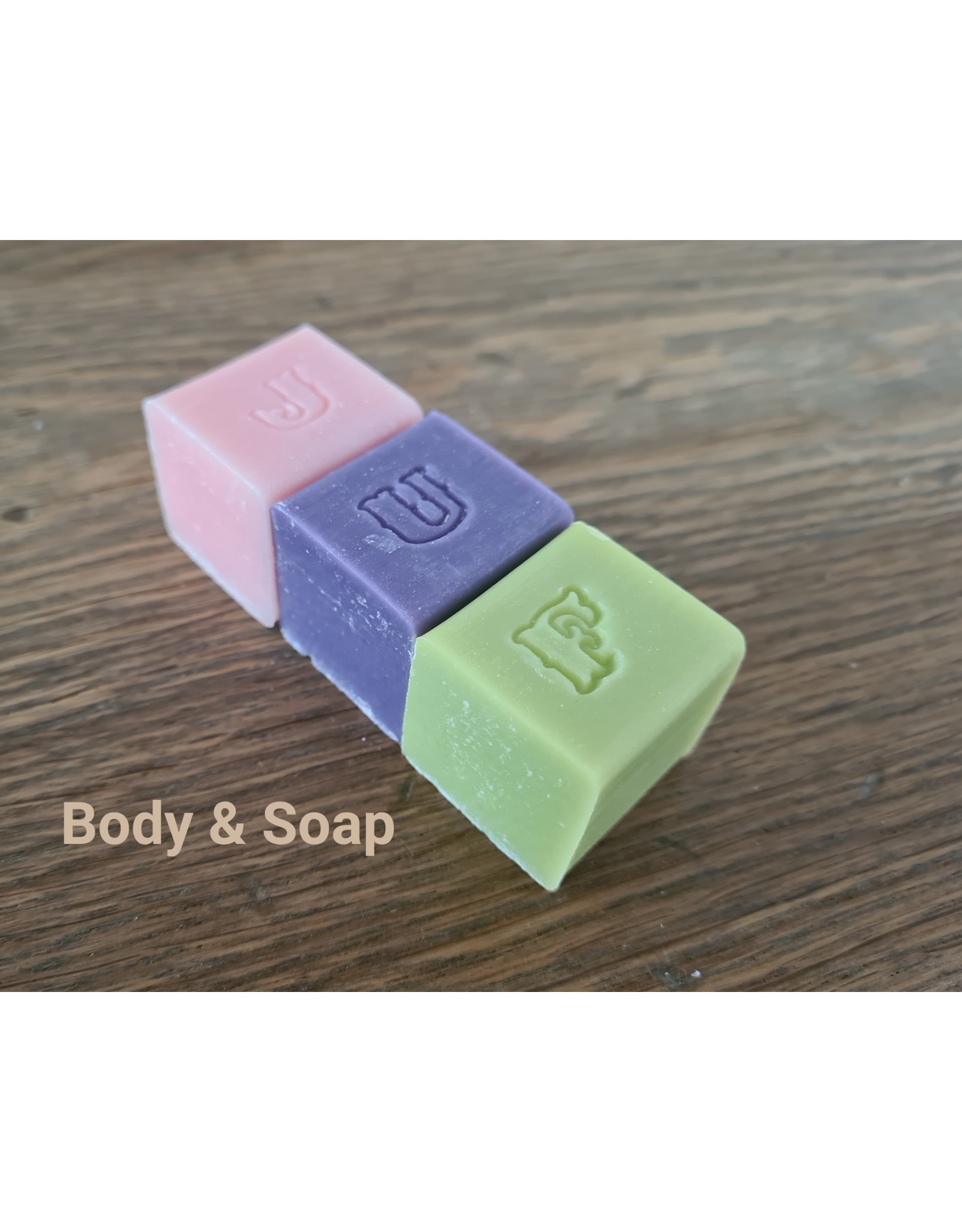 Letterzeepjes 'JUF' - Body & Soap