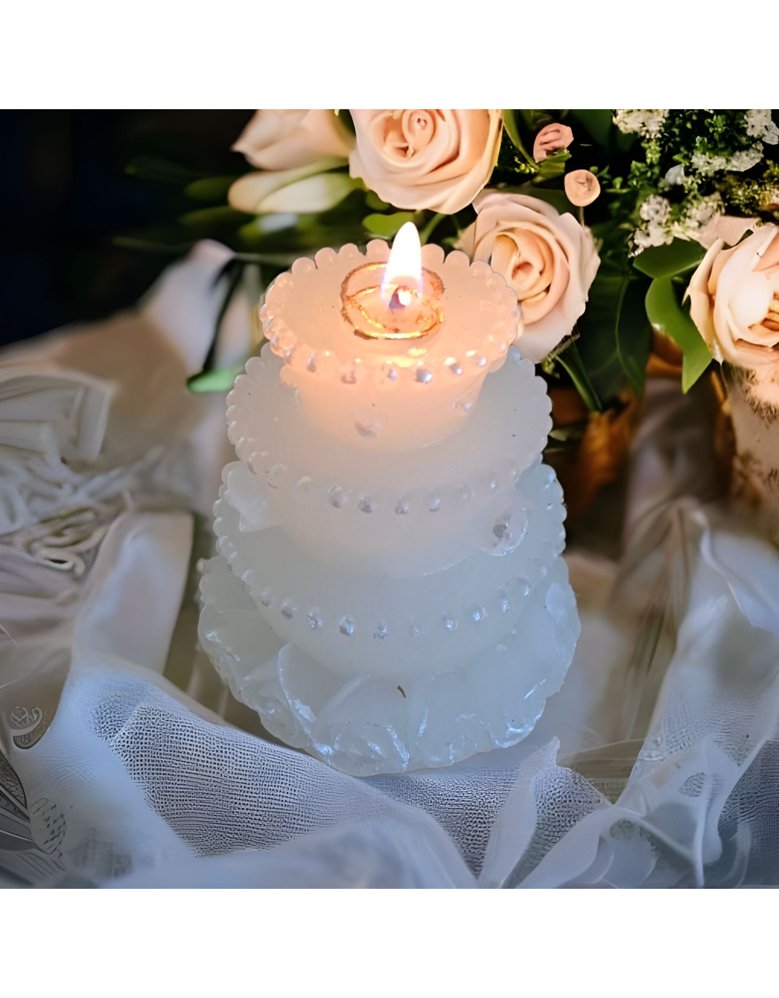 Trouwkaars taart met pareltjes - Prachtige decoratie voor de grote dag