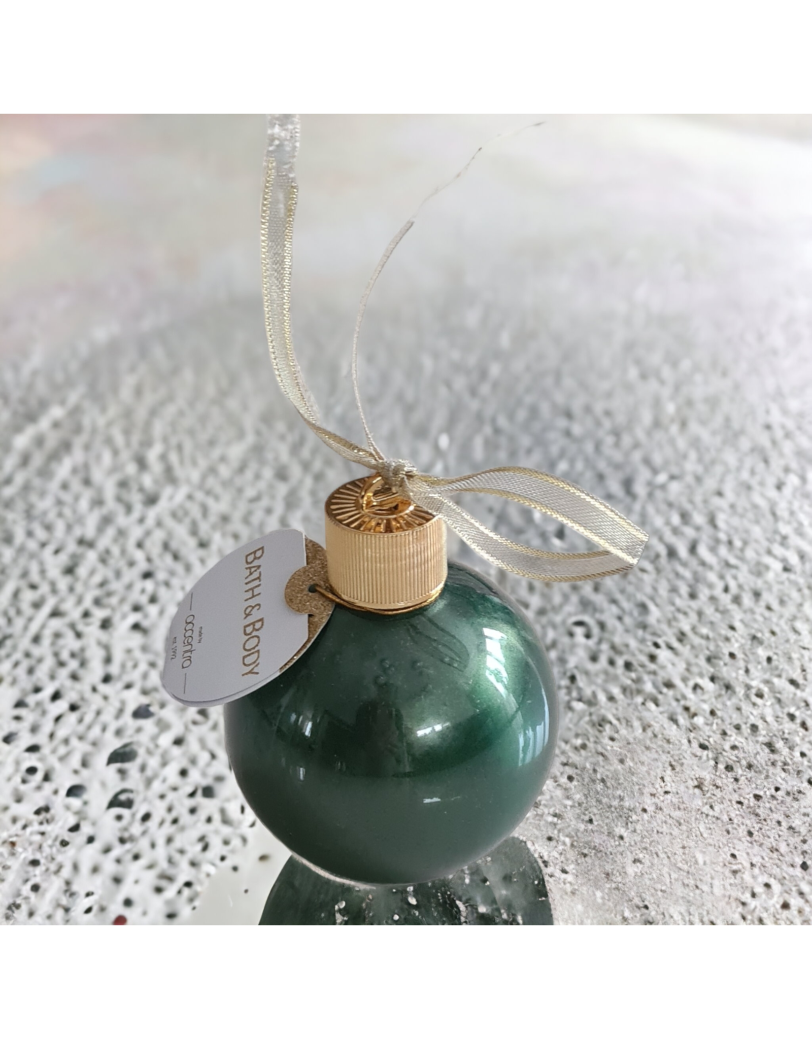 Kerstbal (groen) bad- en douchegel 240ml  - Body & Soap