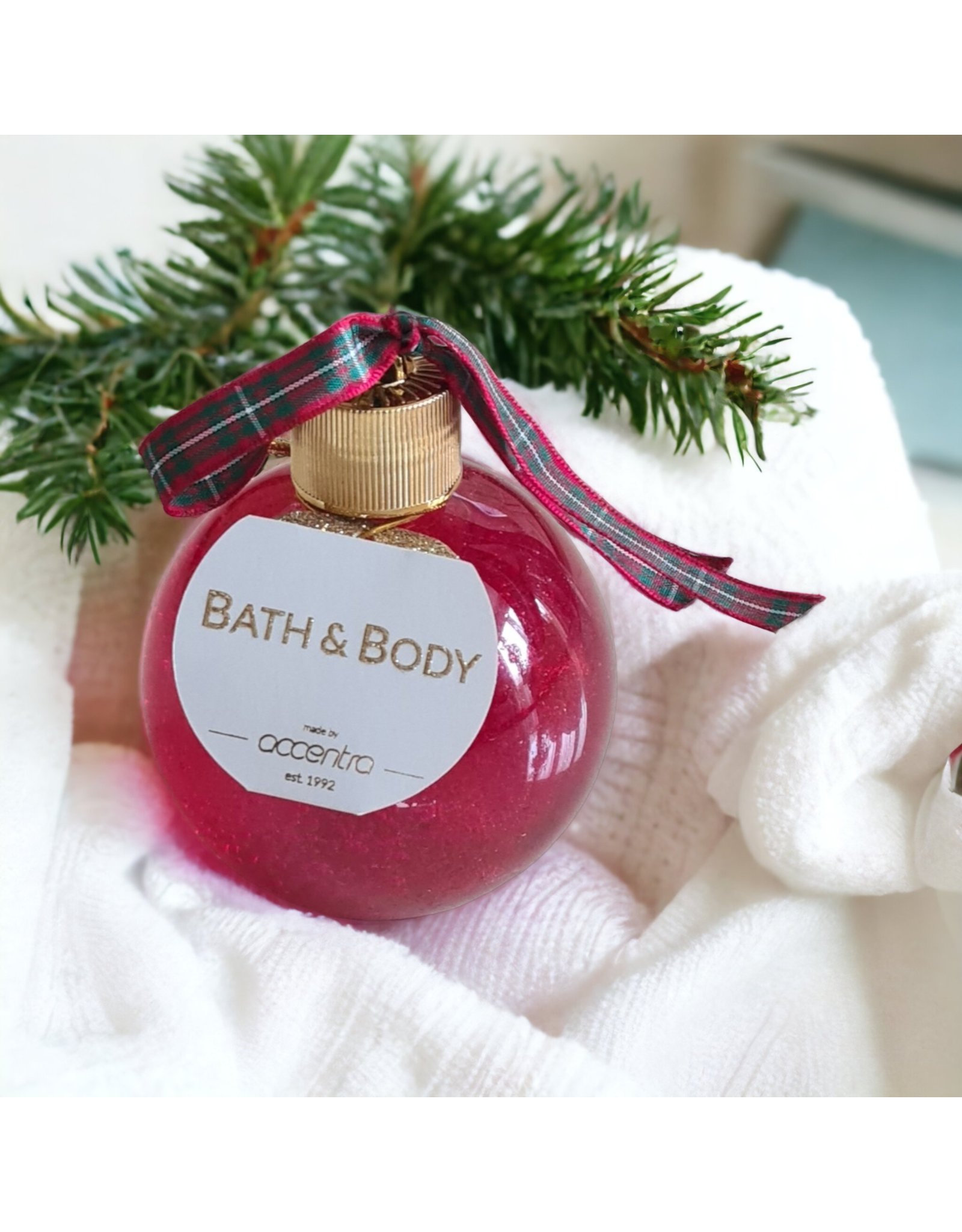 Kerstbal (rood) gevuld met bad- en douchegel 240ml - Body & Soap