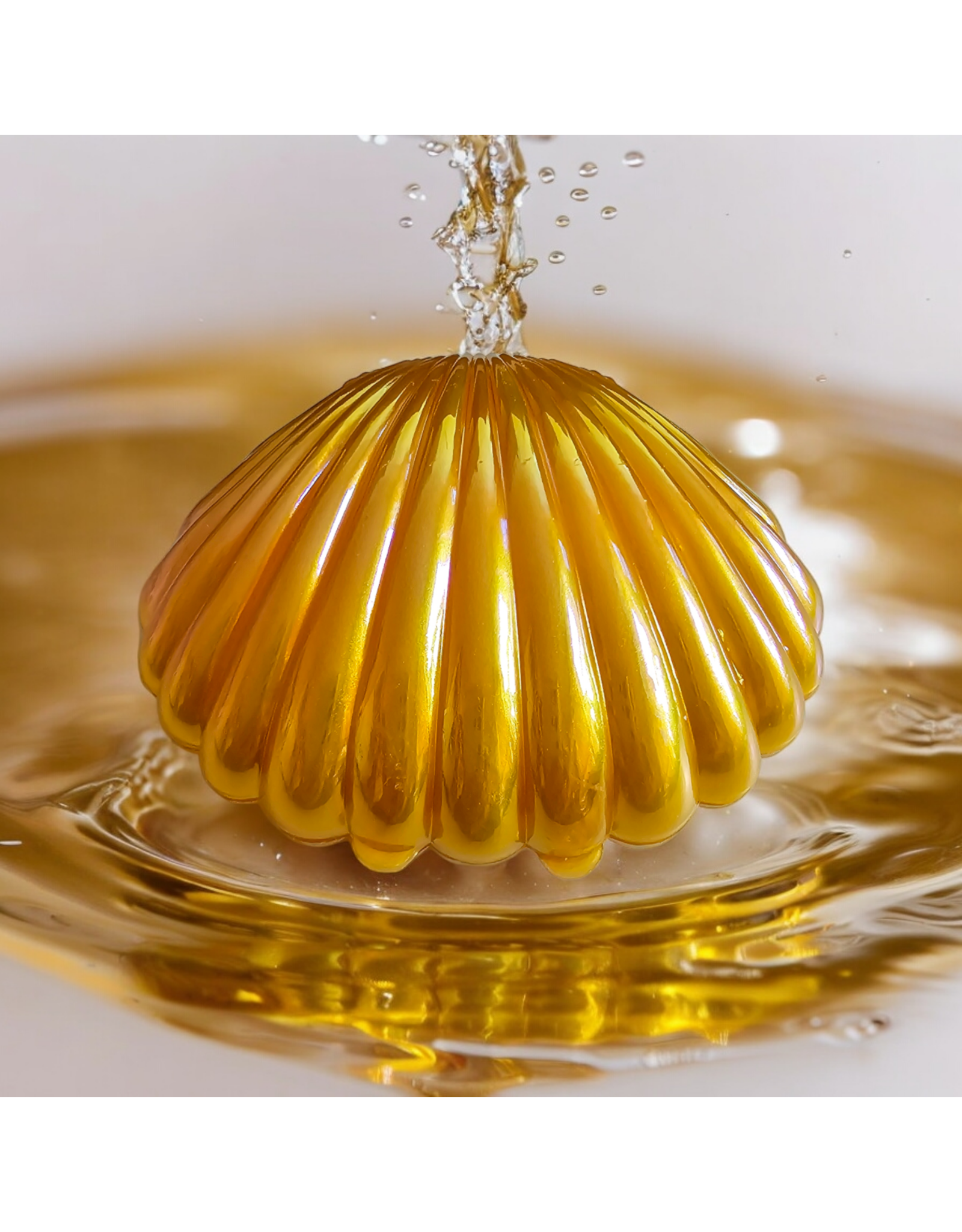 Schelp (goud) gevuld met 7 badparels- Body & Soap