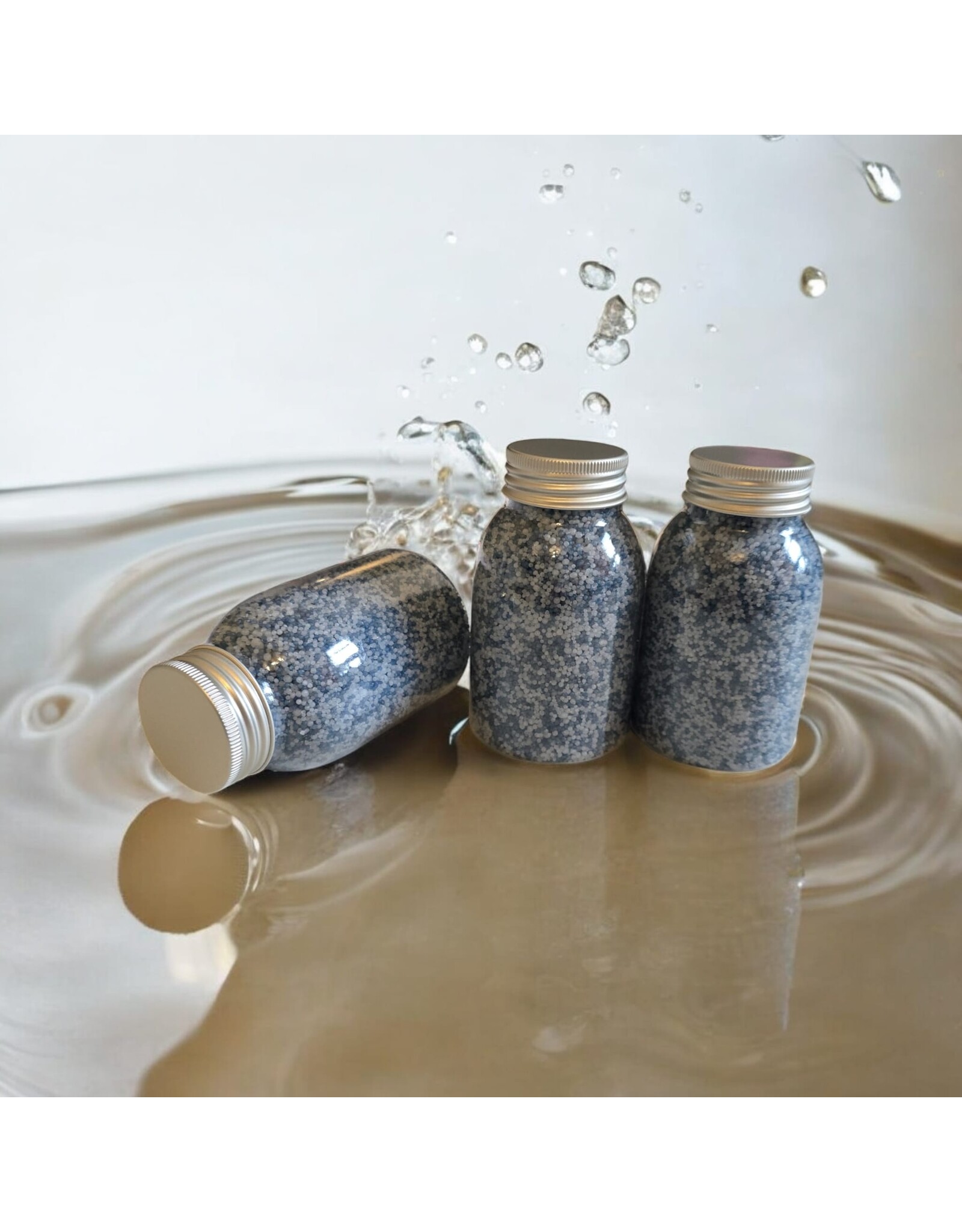 Body & Soap Badkaviaar 300 ml in fles - blauw/wit