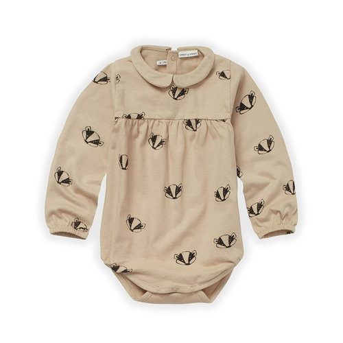 Sproet&Sprout Romper Collar Badger Print (W21-954) Sproet&Sprout Romper Collar Badger Print (W21-954)