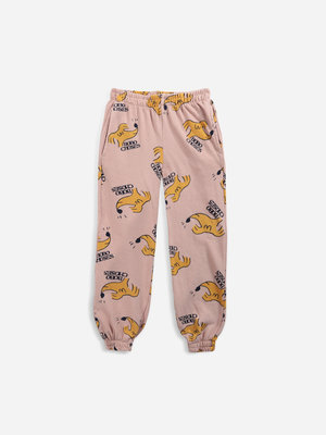 Bobo choses Sniffy Dog all over jogging pants