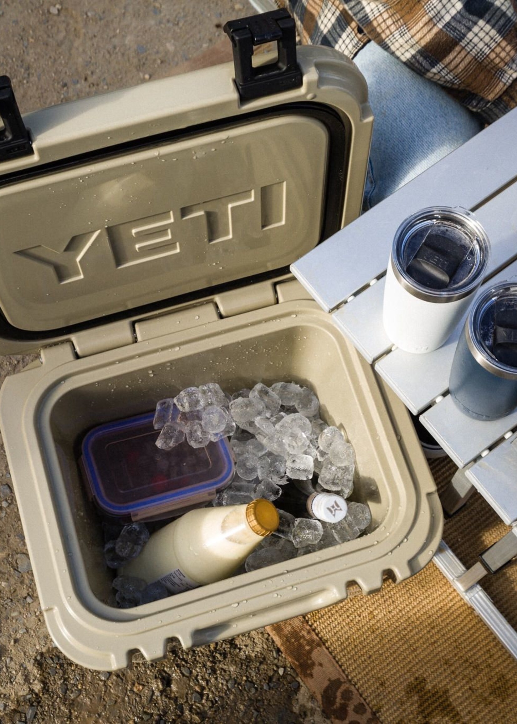 YETI Yeti Roadie 24 Hard Cooler Tan