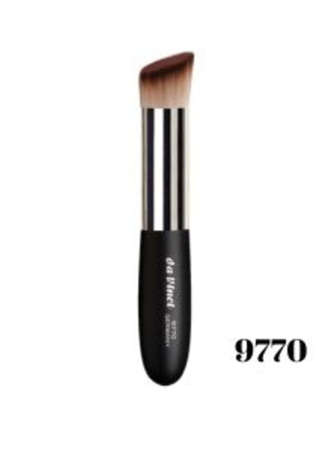 Classic Brush for Foundation & Creamy Blush 9770