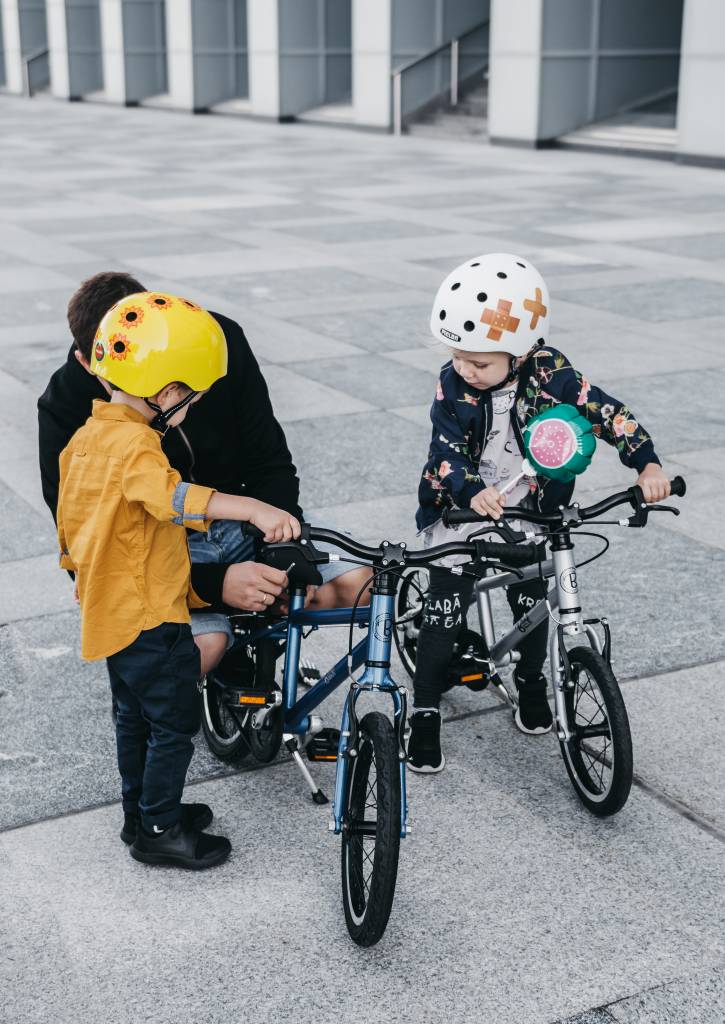 teaching kids to bike
