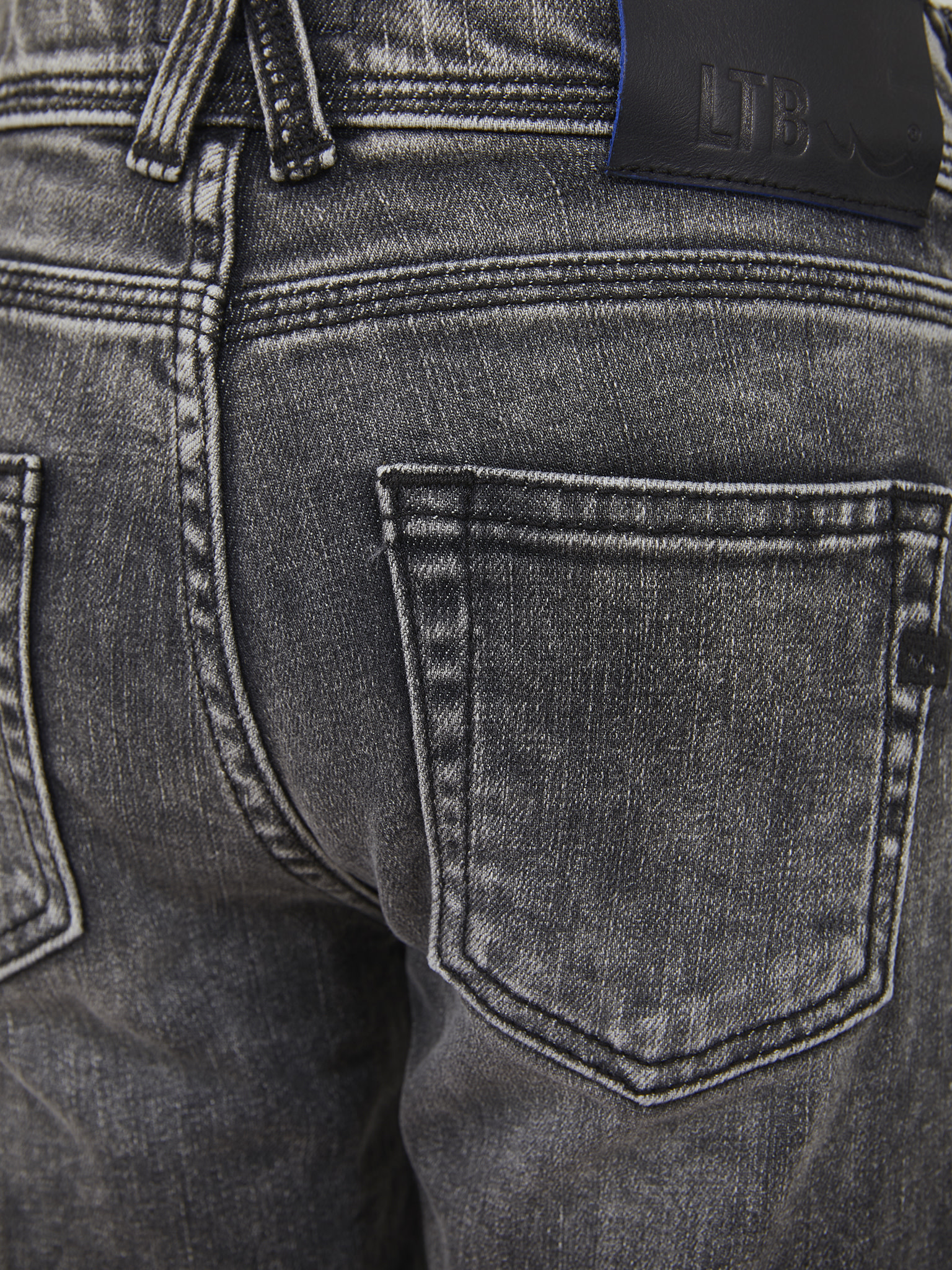 Corvin shorts // 53216 stone grey