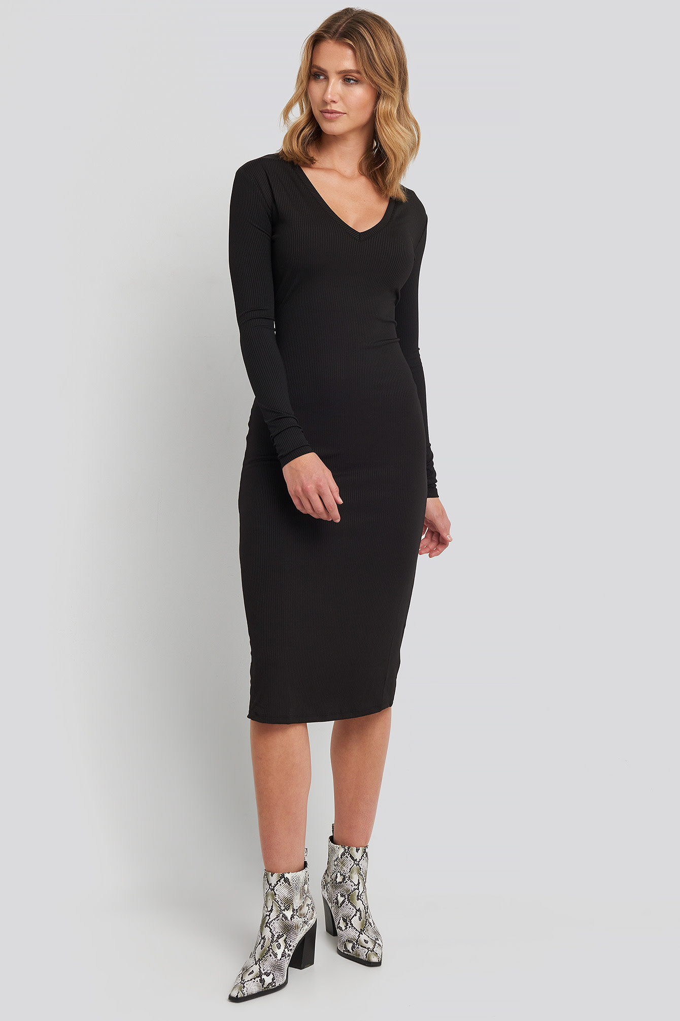 V-NECK RIBBED DRESS 1018-003223 | black