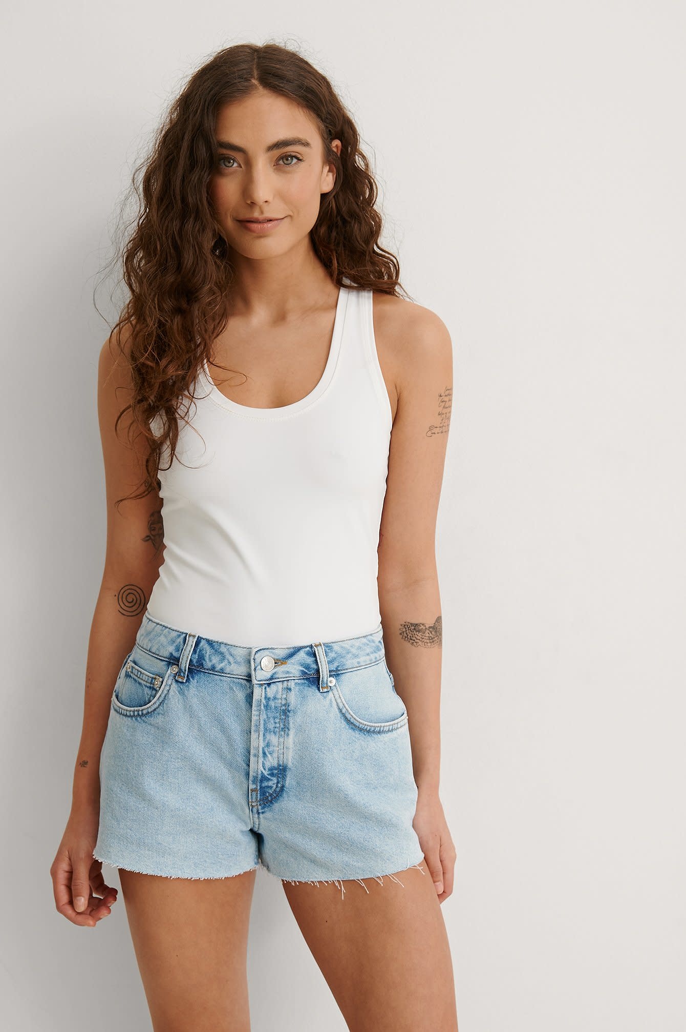Mid waist raw hem denim shorts 007559 - light blue