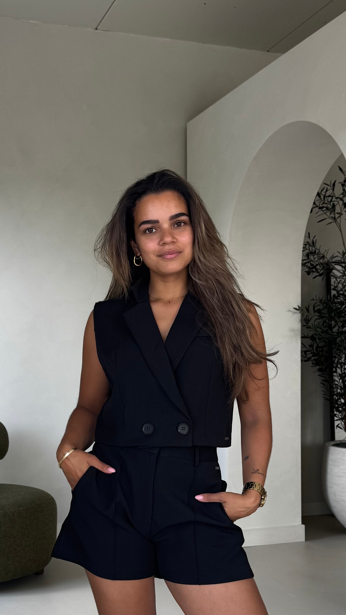 Cropped gilet - black