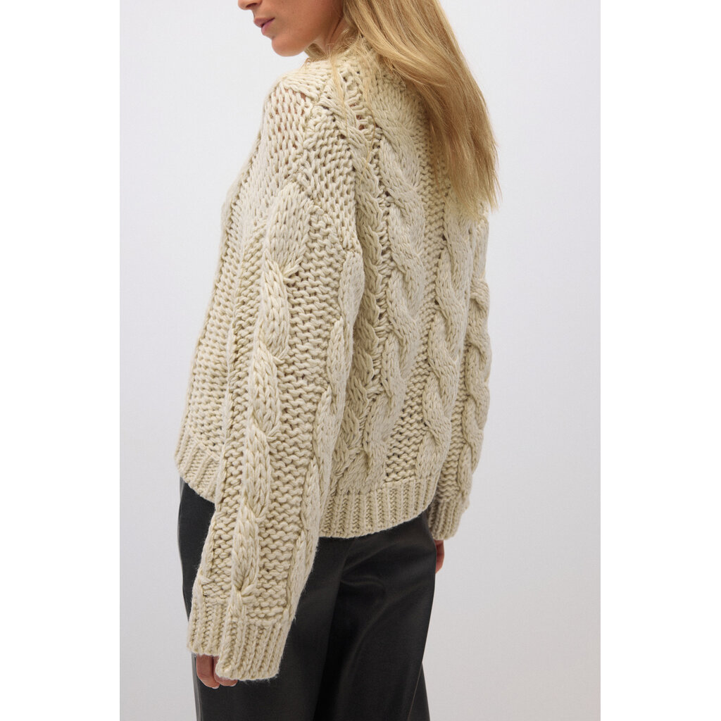 Gina Tricot Knitted cable sweater 25260 Almond milk (7059)