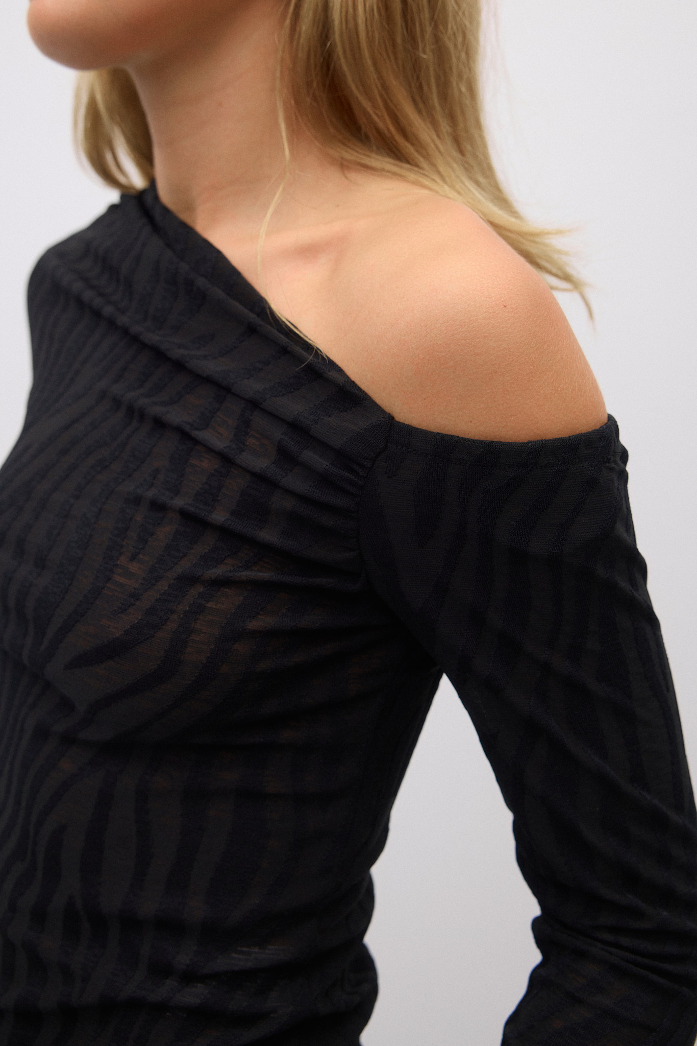 Asymmetric top 25975 Black