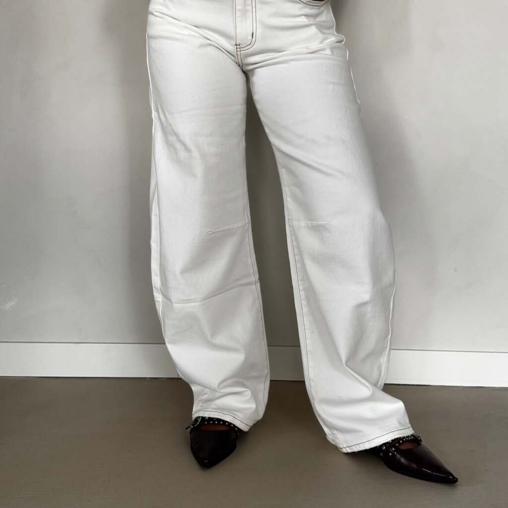 Barrel fit jeans stretch // offwhite met bruin stiksel