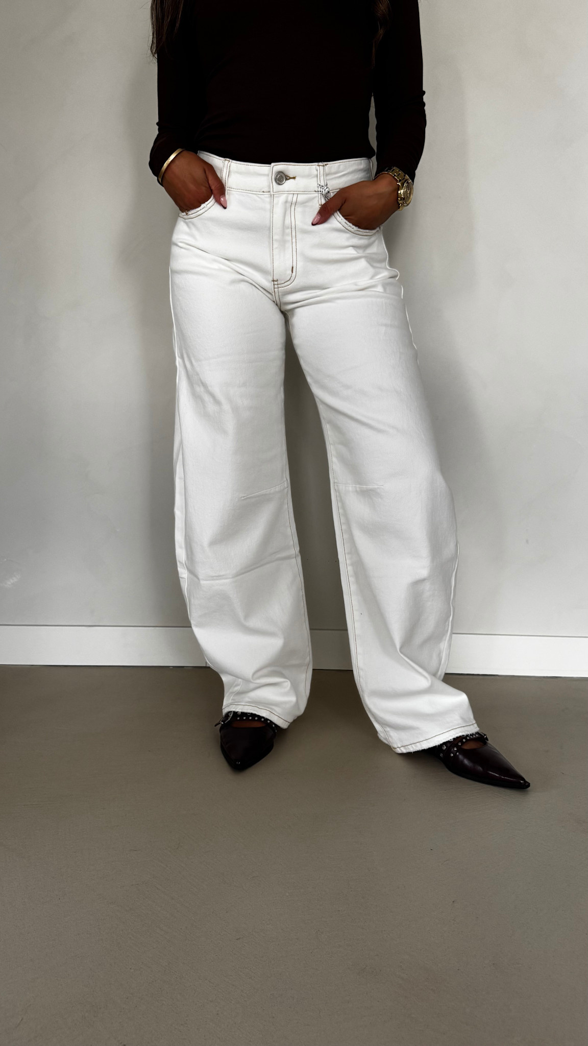 Barrel fit jeans stretch // offwhite met bruin stiksel