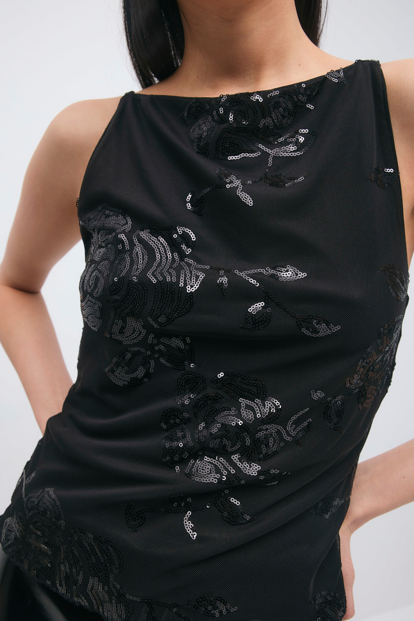 Floral sequins top 26670 black