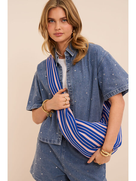 Donkerblauwe  crossbody tas met beige strepen MJ15850