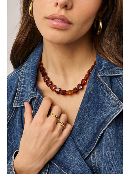 Bruine smalle hartjes kralenketting  MJ15890