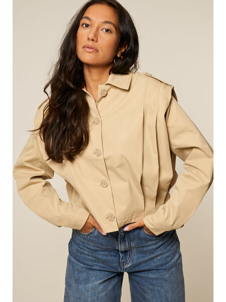 Korte trenchcoat met plooien MJ14530 Beige