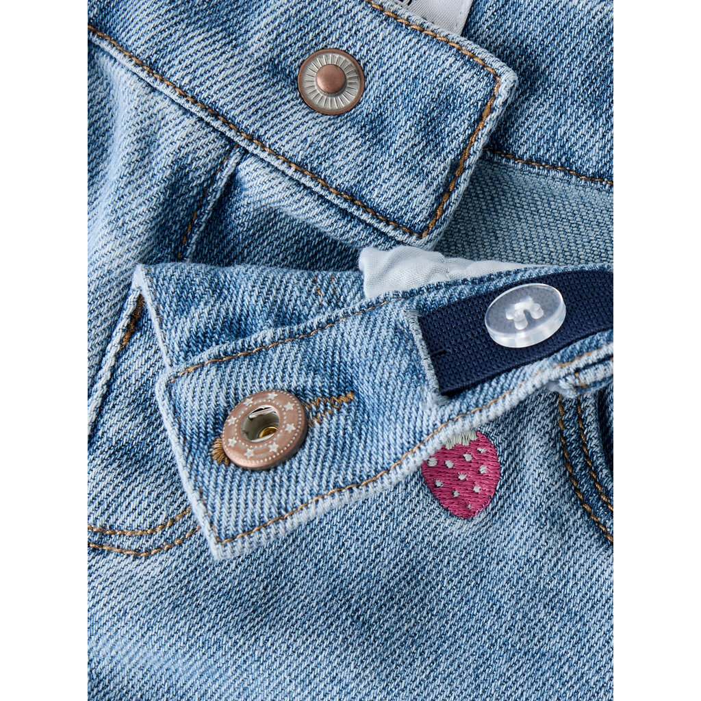 name it NMFROSE REG EMB SHORTS 6202-IZ 13254122 Light Blue Denim STRAWBERRY