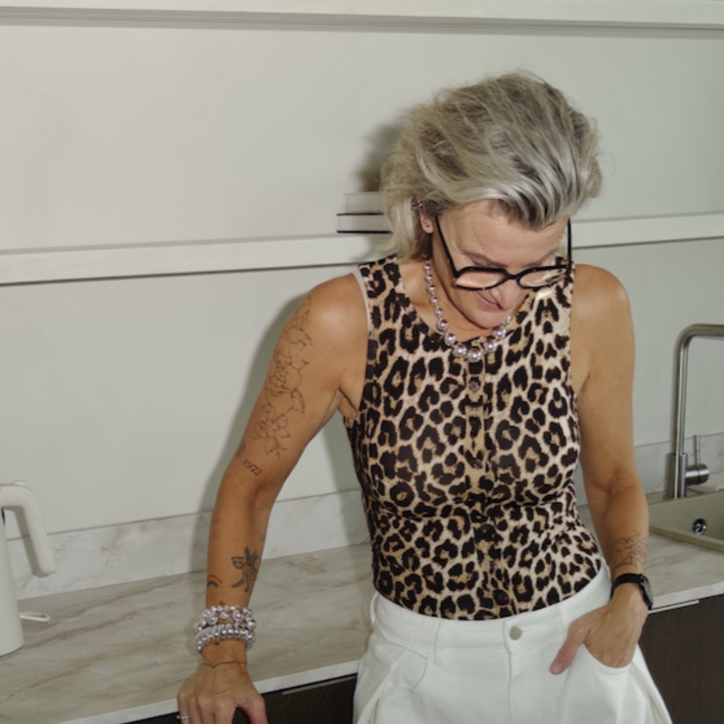 Soft sleeveless buttons top - leopard