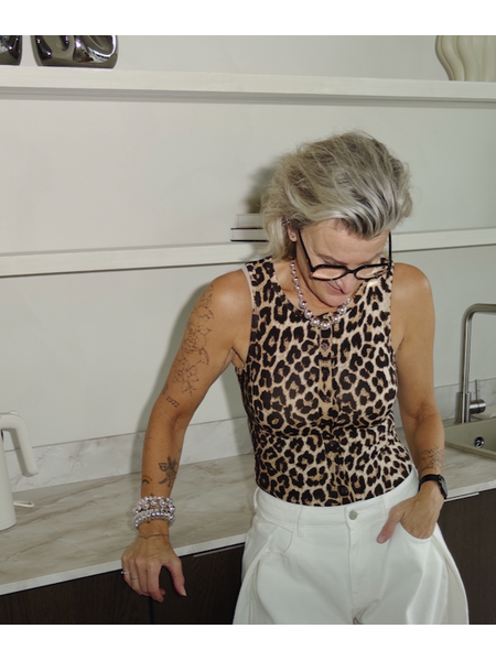 Soft sleeveless buttons top - leopard