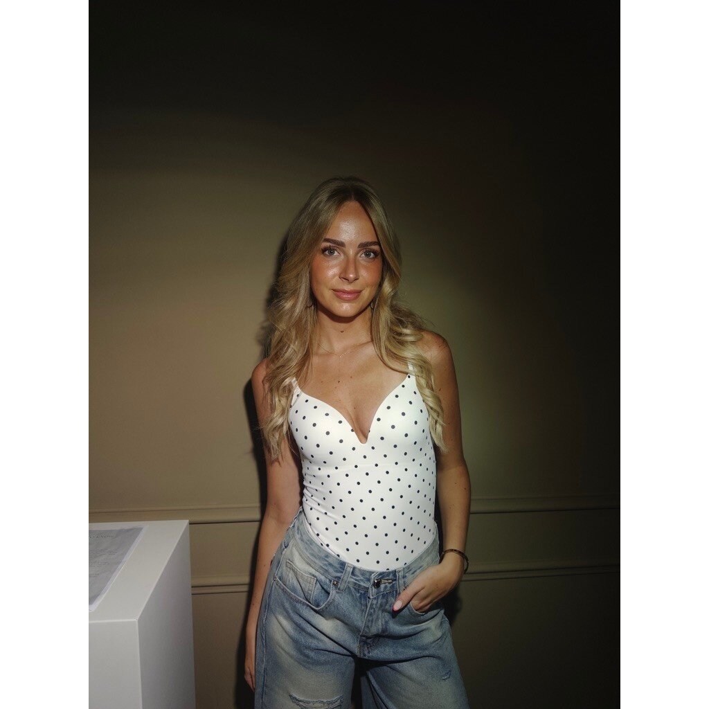 Basic seamless body with cups - white w dots