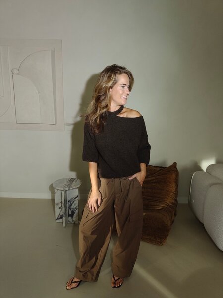 Knittd cut-out top ss - brown