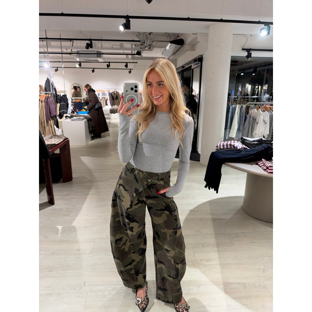 Camouflge jeans schuine knoop
