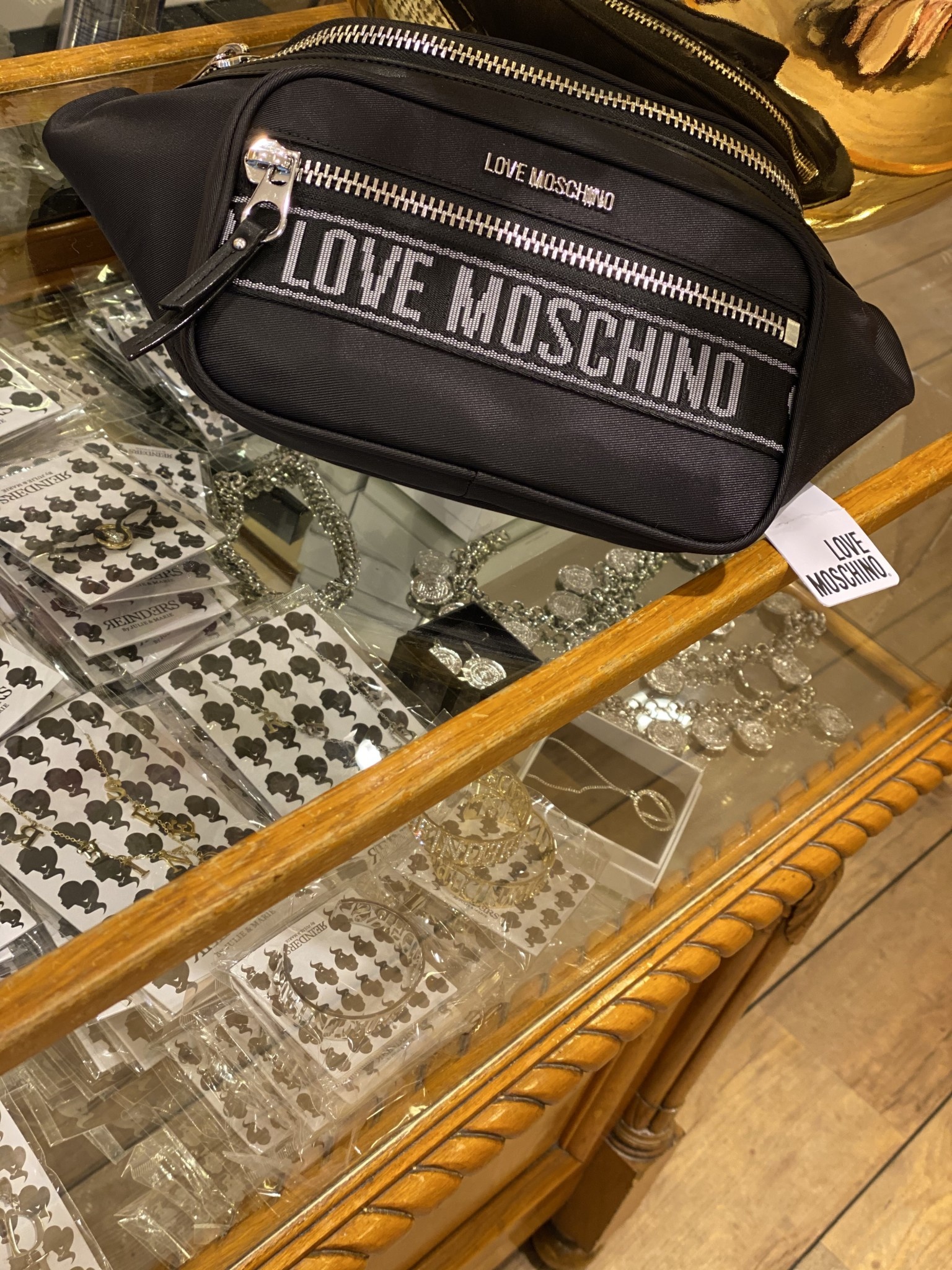 violist Anoniem Relatief Love Moschino belt bag - jaimymode.nl