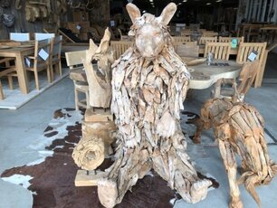 Zittende beer van hout - sculptuur