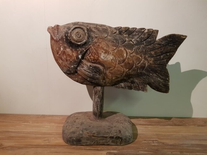 Gekleurde vis op standaard RA2218-02