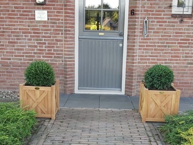 Teak plantenbak met kruis 50x50cm