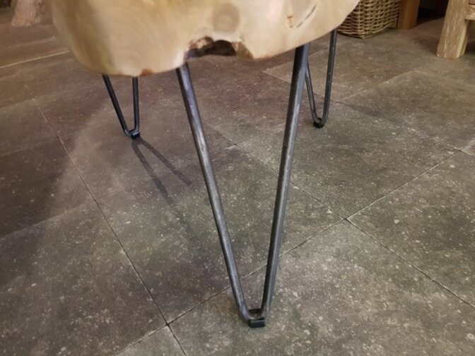 Salontafel 95x105x42cm op 3 pinpoot RI2339-04