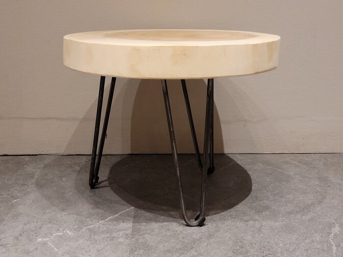 Salontafel op pinpoot +/- Ø40/50cm - hoogte 43cm