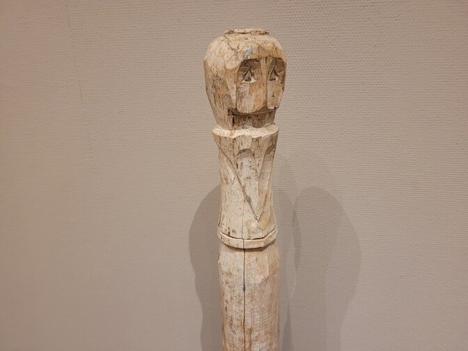 Houten beeld - Patok - 10x10x75cm