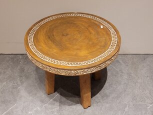 Salontafel met houtsnijwerk rond - 60x46cm