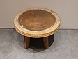 Ronde salontafel met houtsnijwerk 60x42cm