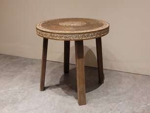 Ronde salontafel met houtsnijwerk 60x58cm