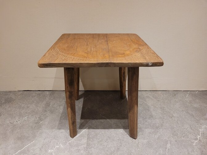 Bijzettafel met houtsnijwerk 52x52x52cm